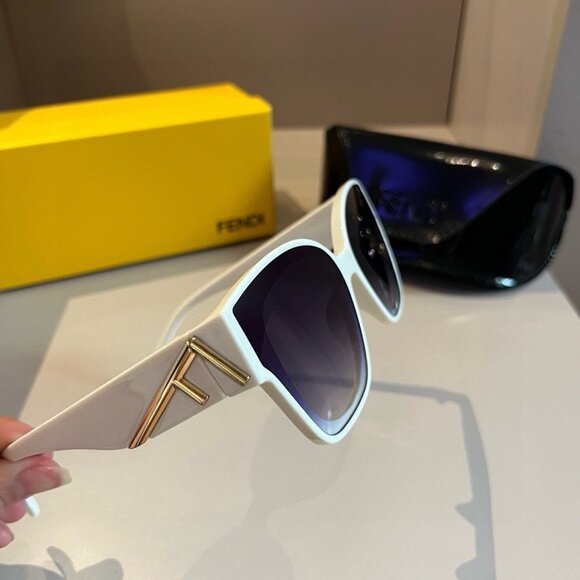 FENDI FF Logo Oversize Sunglasses - Picture 1 of 7